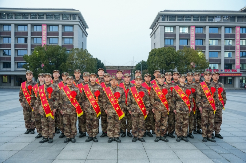 出征！25名城建学子从戎赴军营！