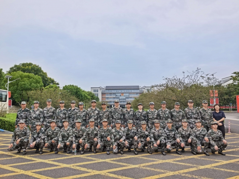 我校2026年秋季应征入伍学生启程参加役前训练